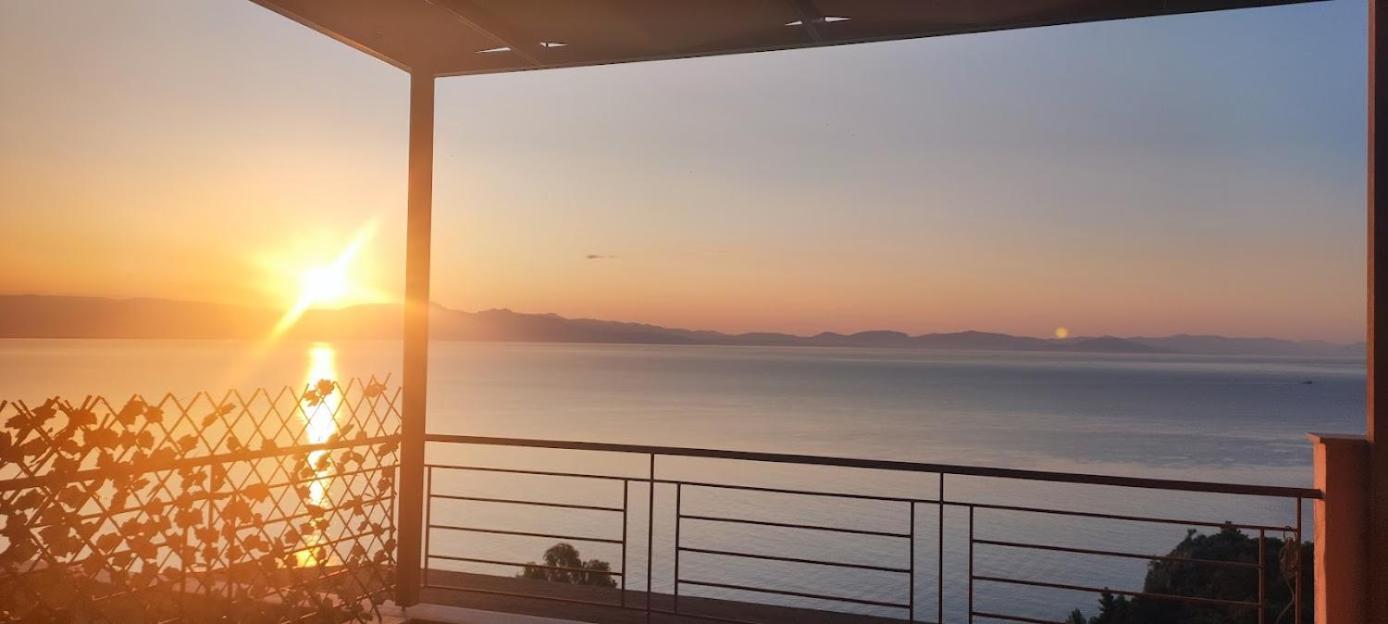 Simply Meraki Gytheian Apt With Panoramic Sea View Gythio Ngoại thất bức ảnh